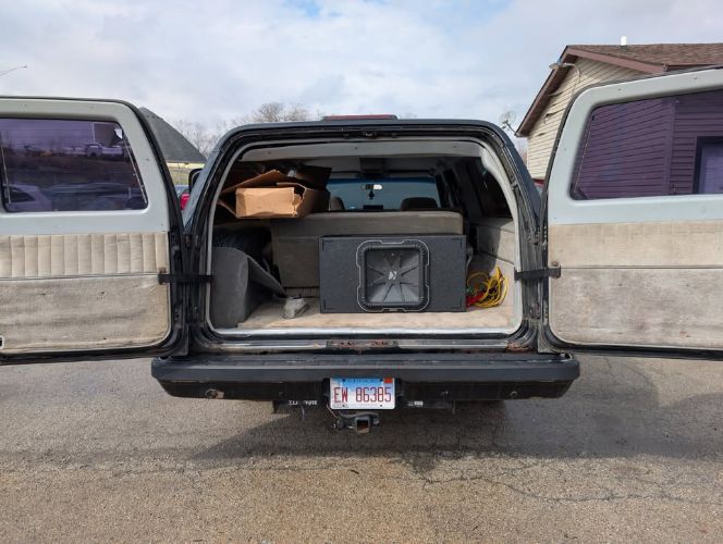 Chevrolet-Suburban-1991-Black-Gray-5