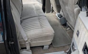 Chevrolet-Suburban-1991-Black-Gray-6