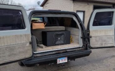 Chevrolet-Suburban-1991-Black-Gray-7
