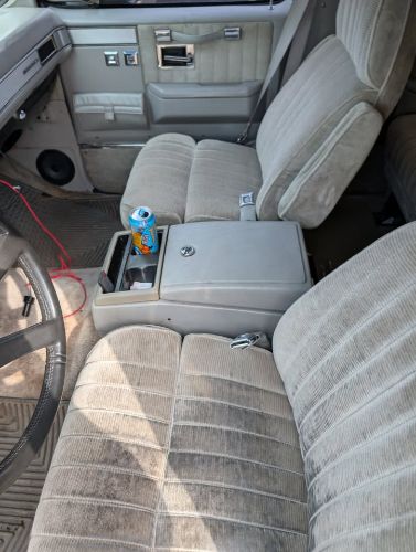 Chevrolet-Suburban-1991-Black-Gray-9