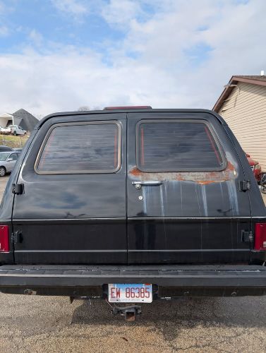 Chevrolet-Suburban-1991-Black-Gray