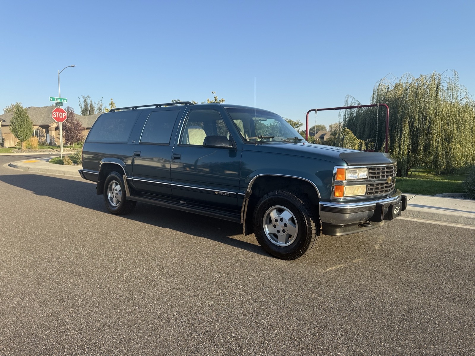 Chevrolet-Suburban-1993-1