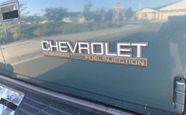Chevrolet-Suburban-1993-10