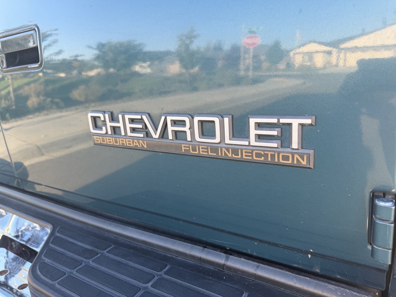 Chevrolet-Suburban-1993-10