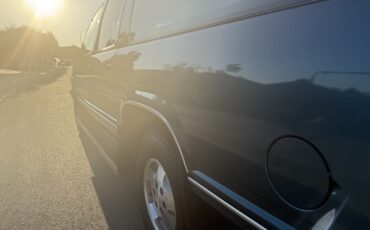 Chevrolet-Suburban-1993-11