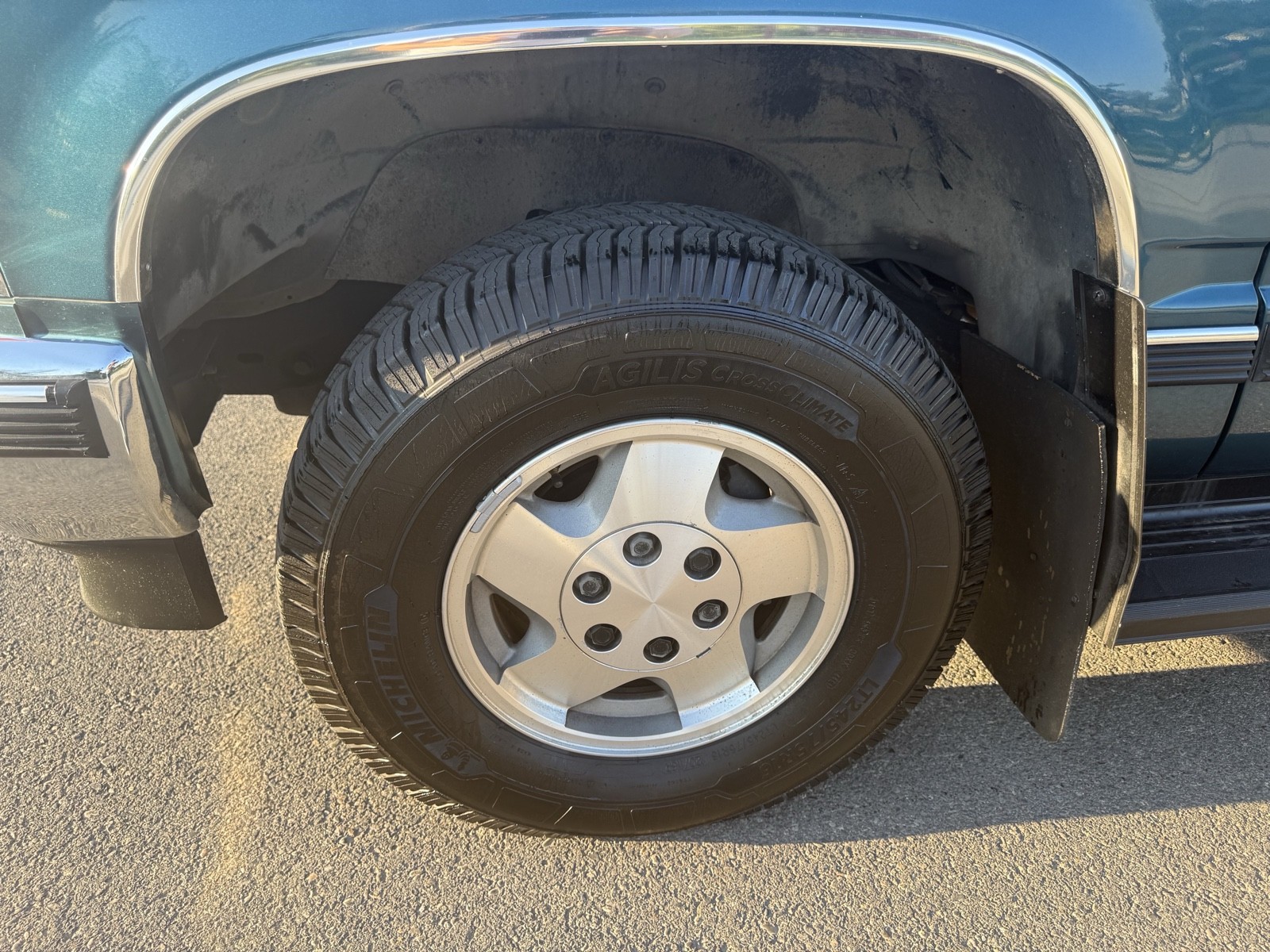 Chevrolet-Suburban-1993-15