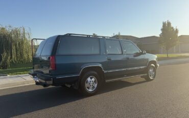 Chevrolet-Suburban-1993-2