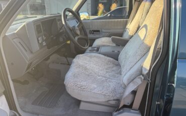 Chevrolet-Suburban-1993-22