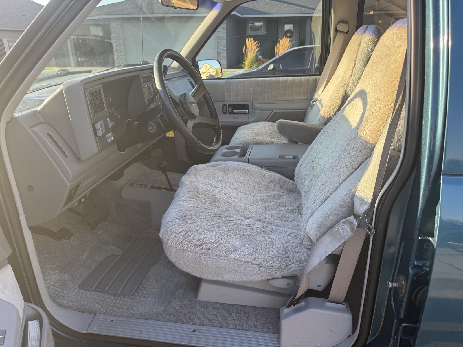 Chevrolet-Suburban-1993-22