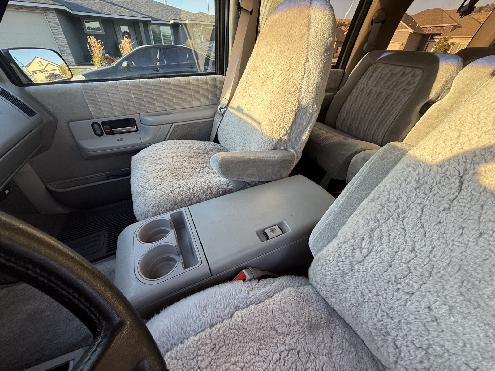Chevrolet-Suburban-1993-23