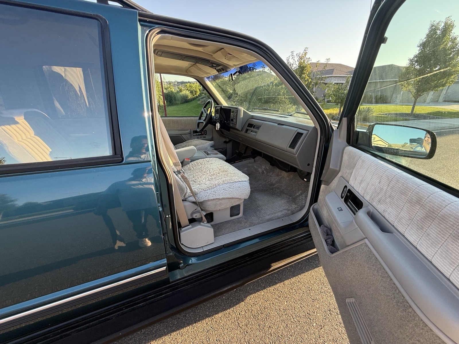 Chevrolet-Suburban-1993-25
