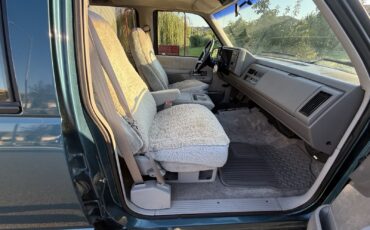 Chevrolet-Suburban-1993-26