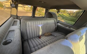 Chevrolet-Suburban-1993-28