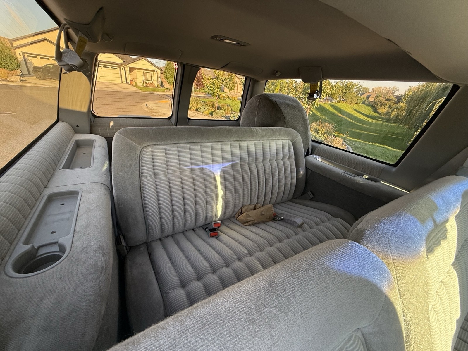 Chevrolet-Suburban-1993-28