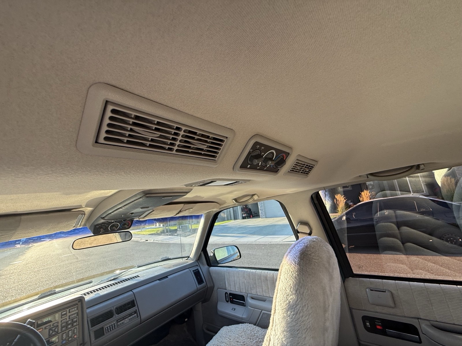 Chevrolet-Suburban-1993-31