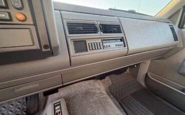 Chevrolet-Suburban-1993-36