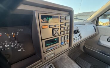 Chevrolet-Suburban-1993-37