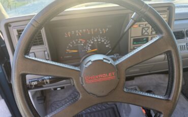 Chevrolet-Suburban-1993-39