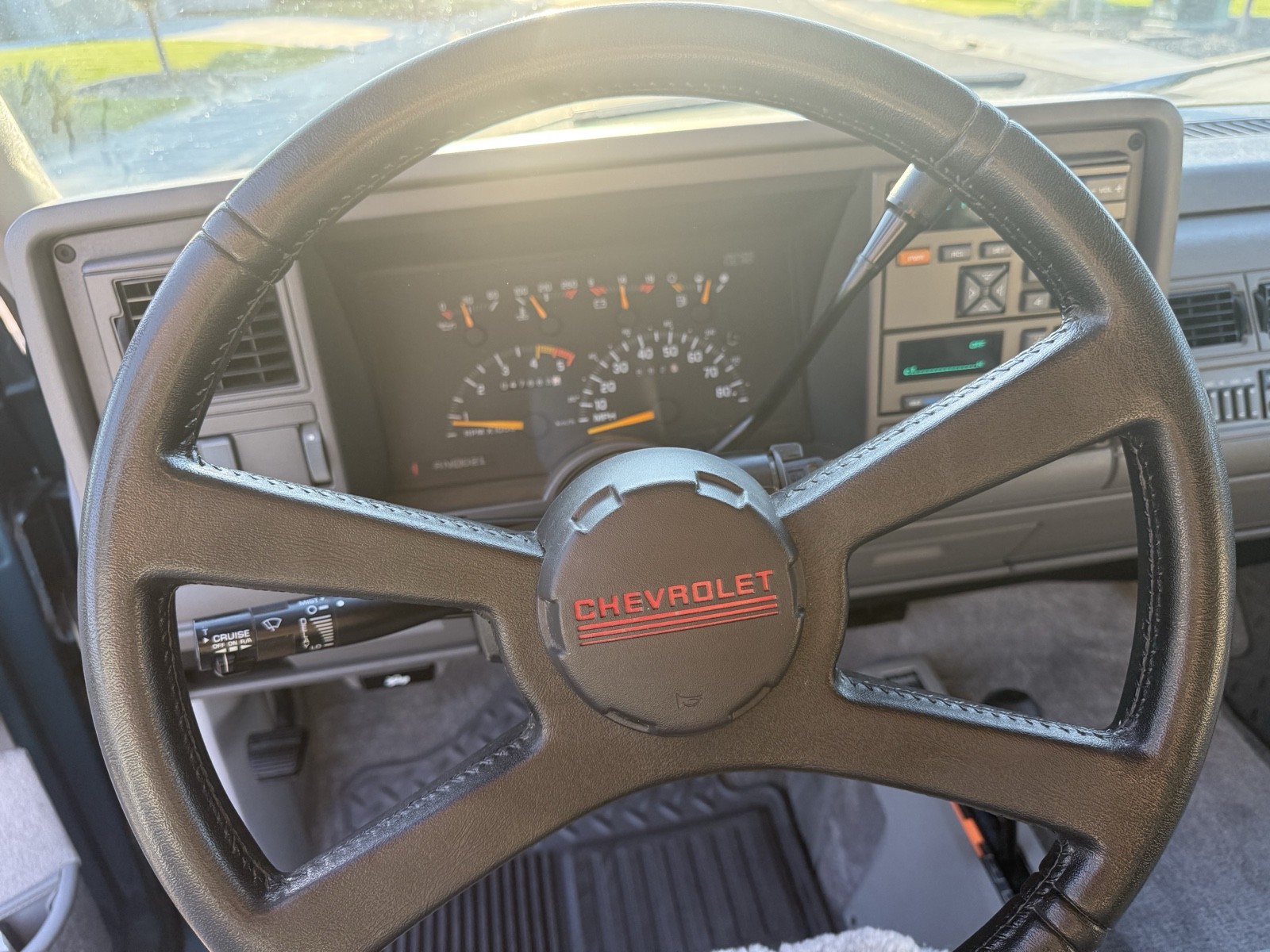 Chevrolet-Suburban-1993-39