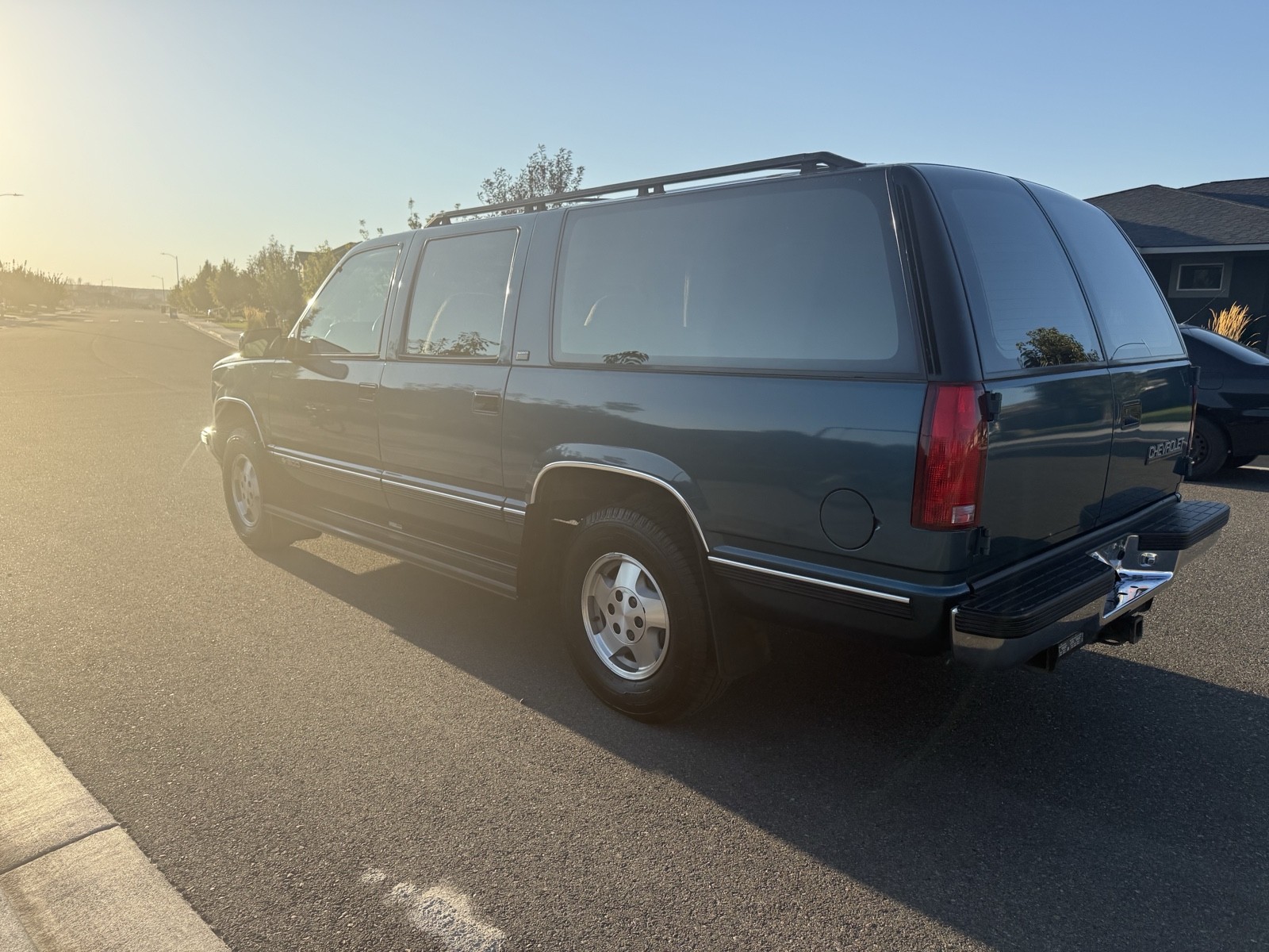 Chevrolet-Suburban-1993-4