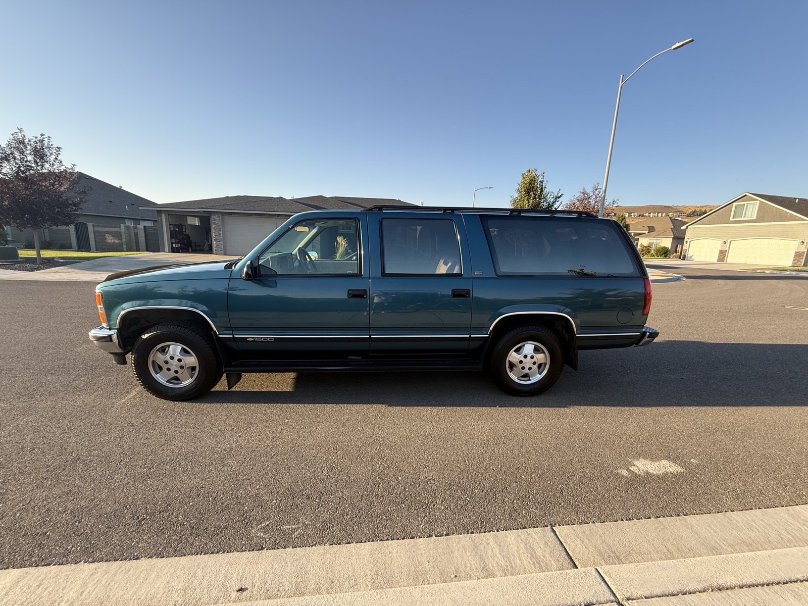 Chevrolet-Suburban-1993-5