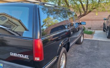 Chevrolet-Suburban-1993-SUV-1