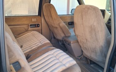 Chevrolet-Suburban-1993-SUV-11