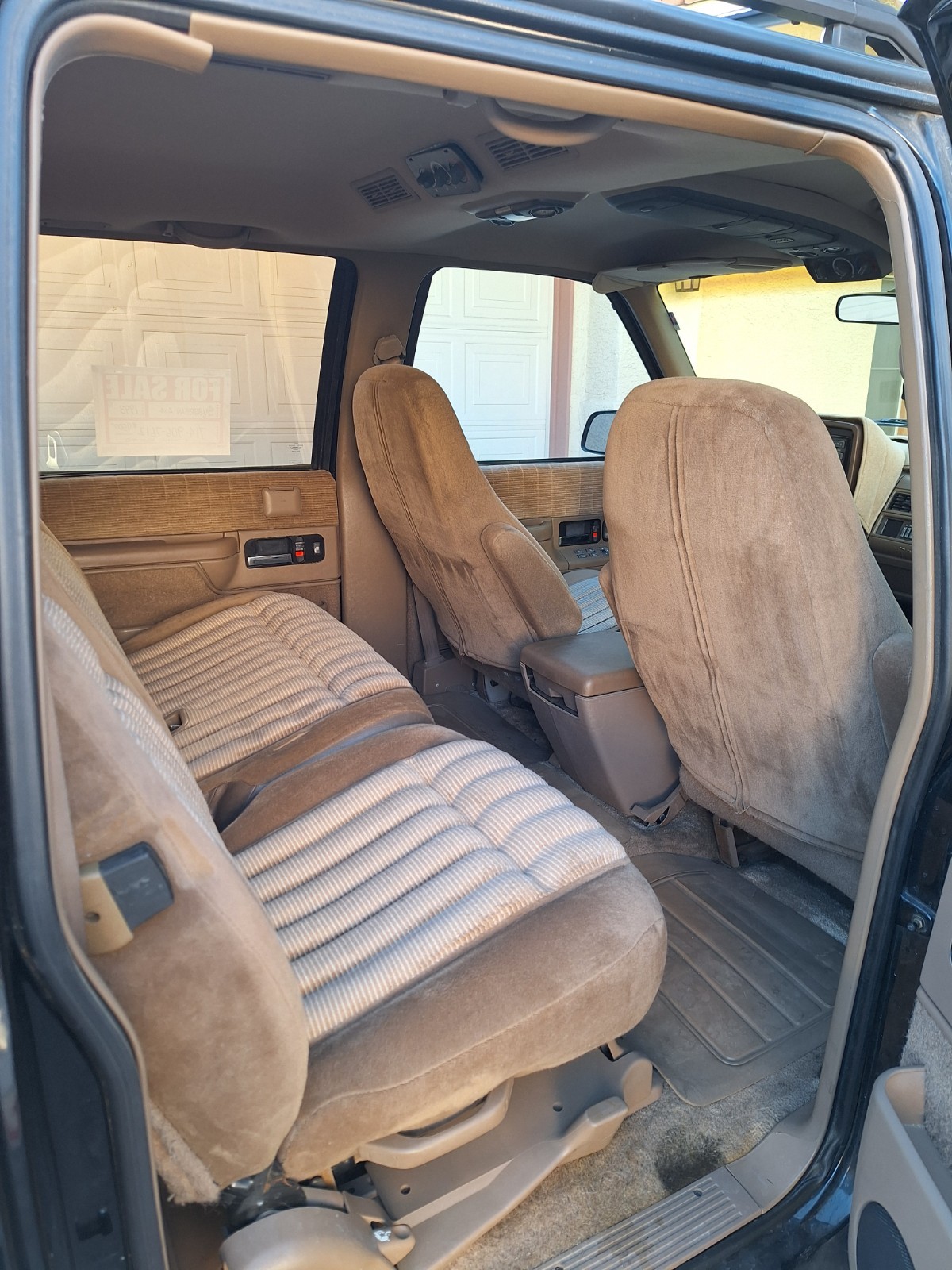 Chevrolet-Suburban-1993-SUV-11