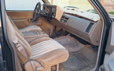 Chevrolet-Suburban-1993-SUV-12