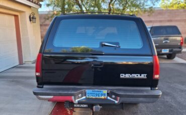 Chevrolet-Suburban-1993-SUV-2