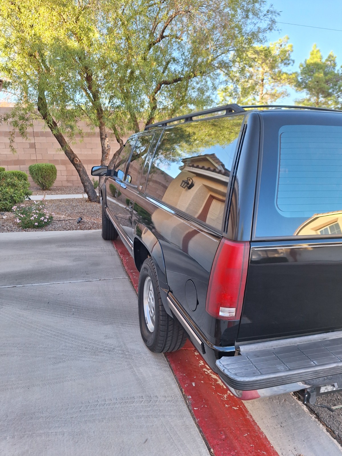 Chevrolet-Suburban-1993-SUV-3