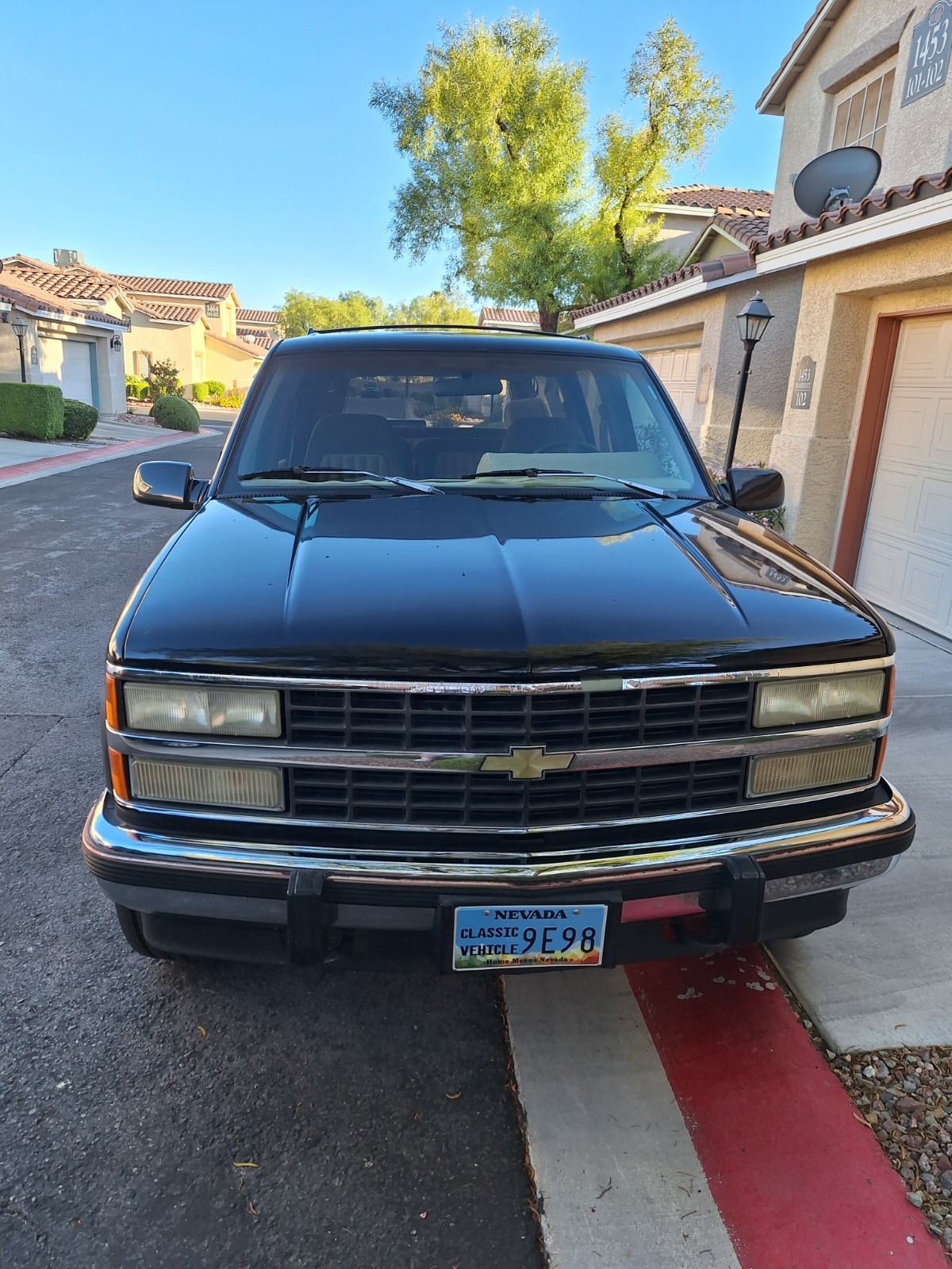 Chevrolet-Suburban-1993-SUV-5