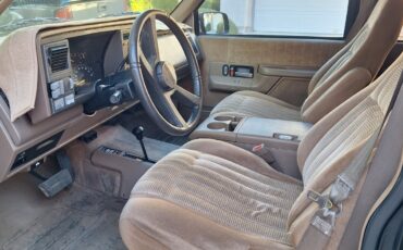 Chevrolet-Suburban-1993-SUV-7