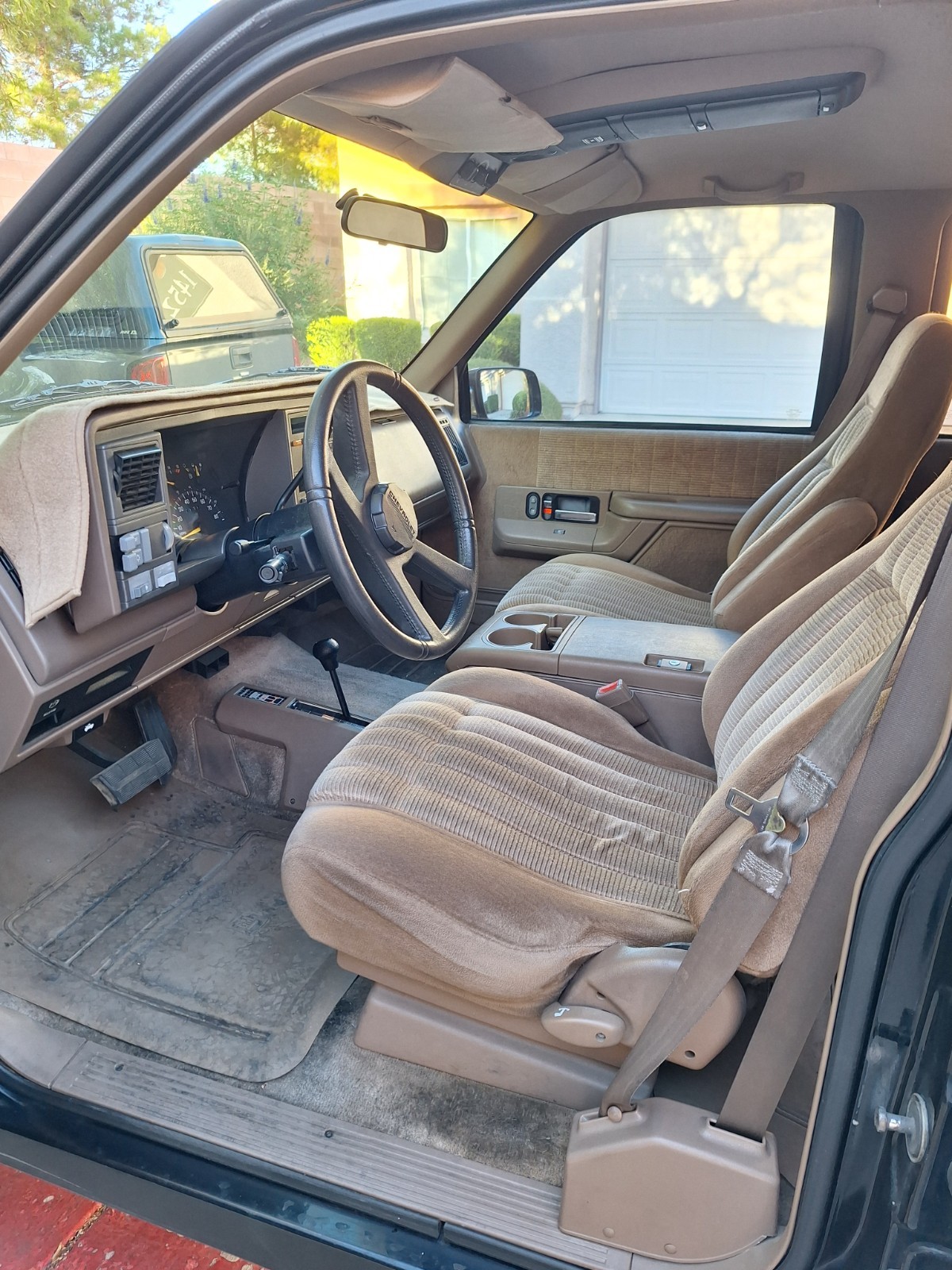 Chevrolet-Suburban-1993-SUV-7