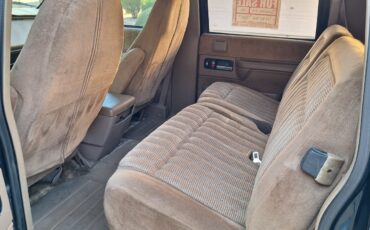 Chevrolet-Suburban-1993-SUV-9
