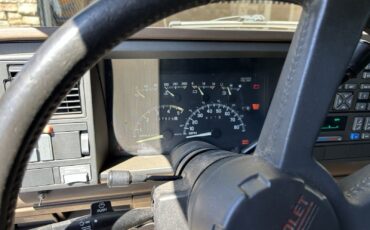 Chevrolet-Suburban-1994-SUV-13