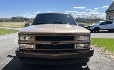 Chevrolet-Suburban-1994-SUV-2