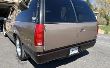 Chevrolet-Suburban-1994-SUV-3