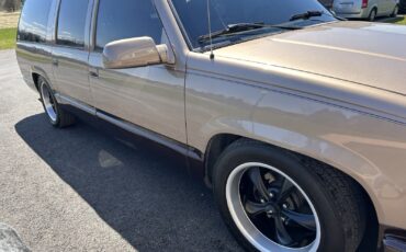 Chevrolet-Suburban-1994-SUV-4