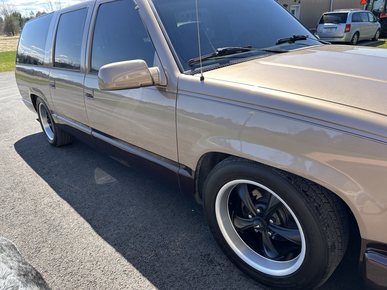 Chevrolet-Suburban-1994-SUV-4