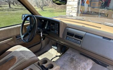 Chevrolet-Suburban-1994-SUV-5