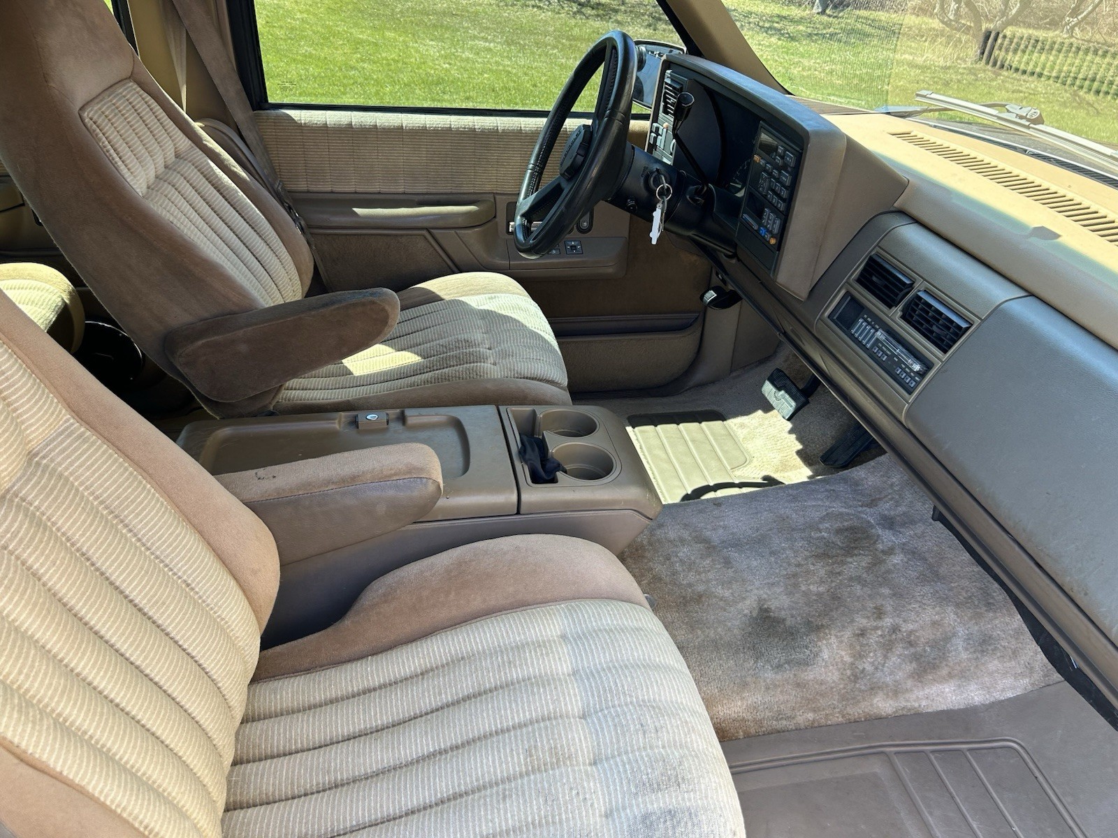Chevrolet-Suburban-1994-SUV-7