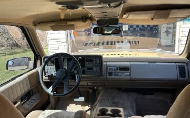 Chevrolet-Suburban-1994-SUV-8