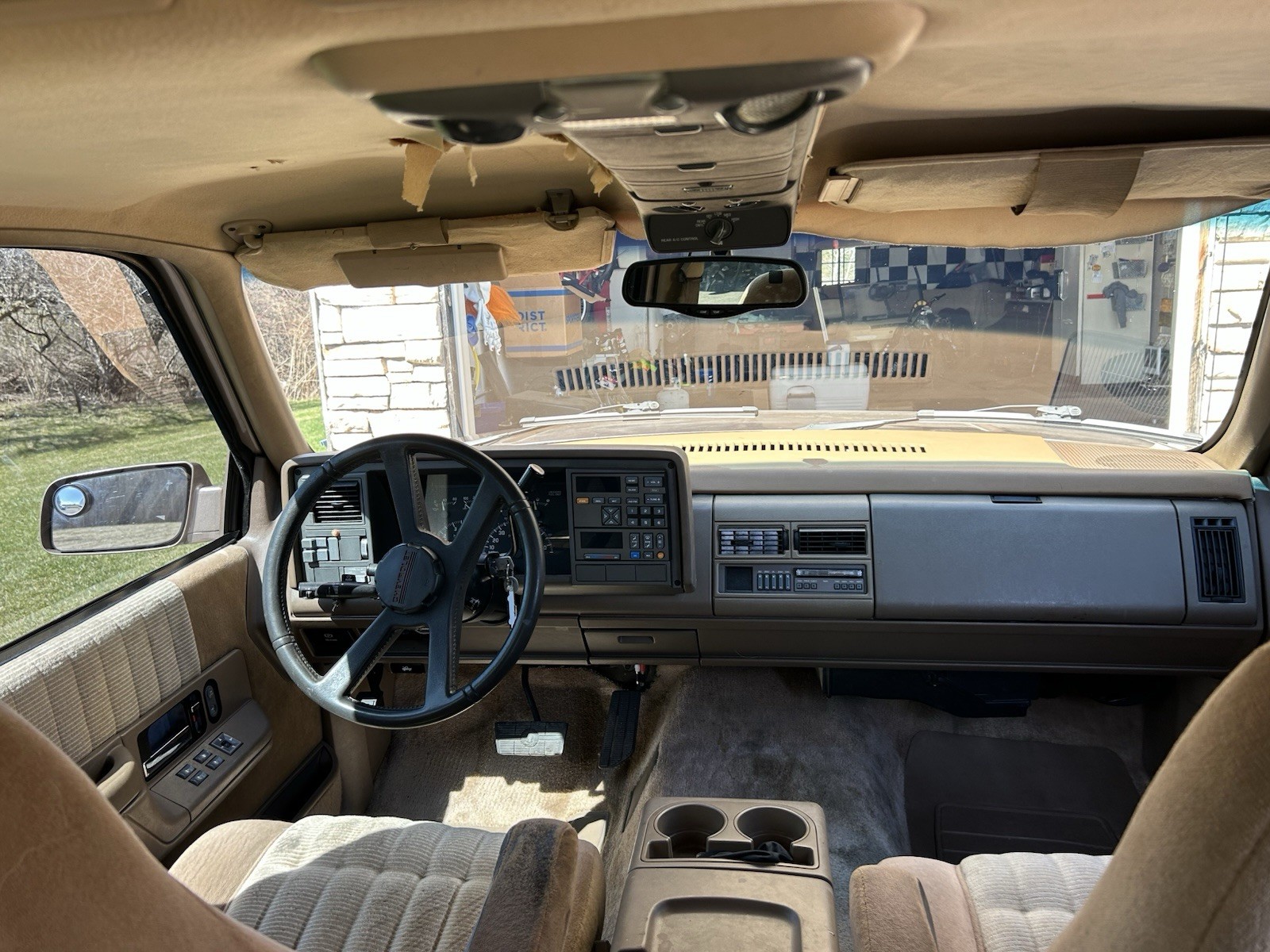 Chevrolet-Suburban-1994-SUV-8