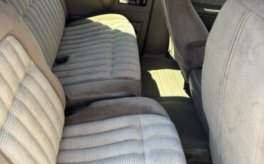 Chevrolet-Suburban-1994-SUV-9