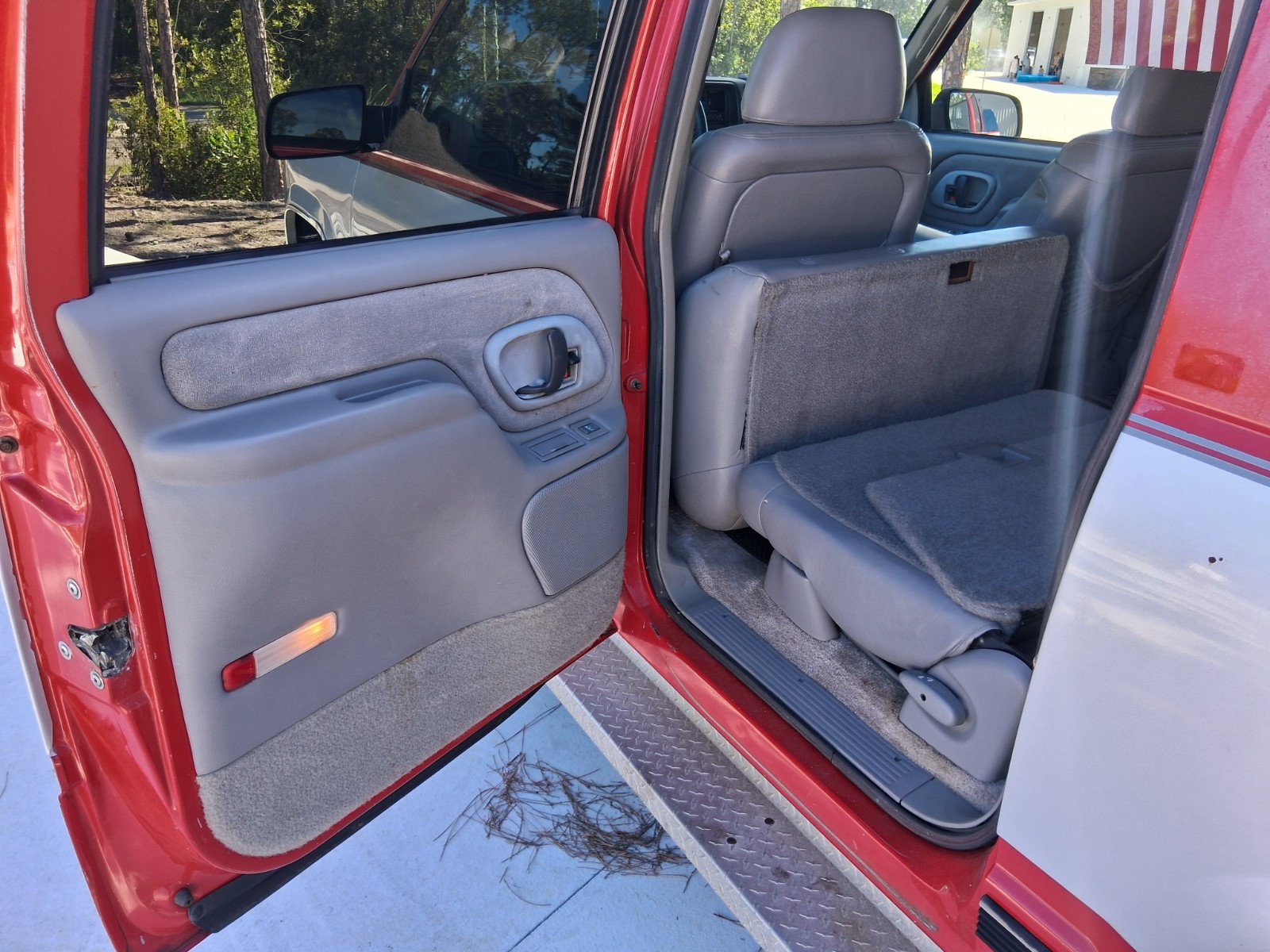 Chevrolet-Suburban-1995-SUV-12