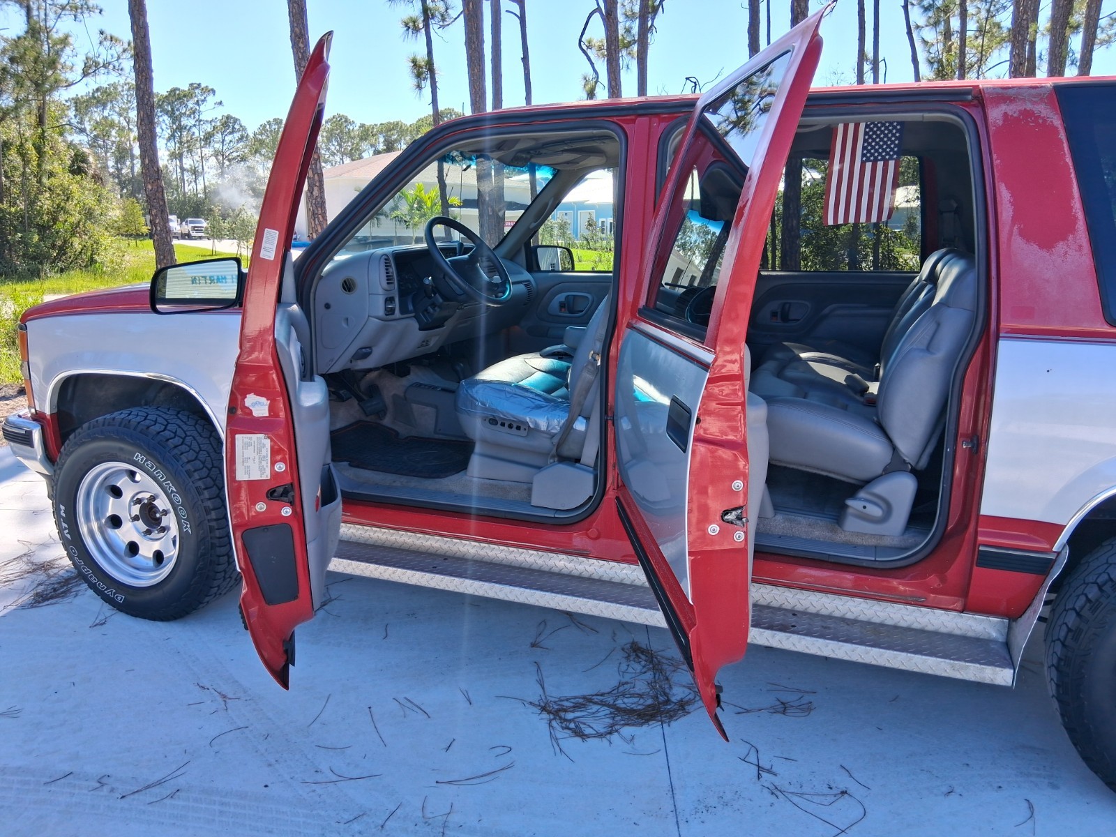 Chevrolet-Suburban-1995-SUV-23