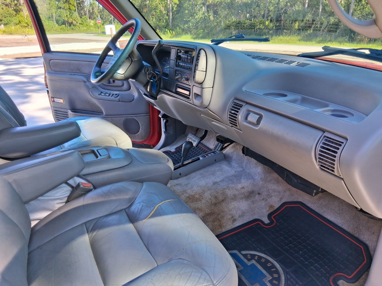 Chevrolet-Suburban-1995-SUV-25