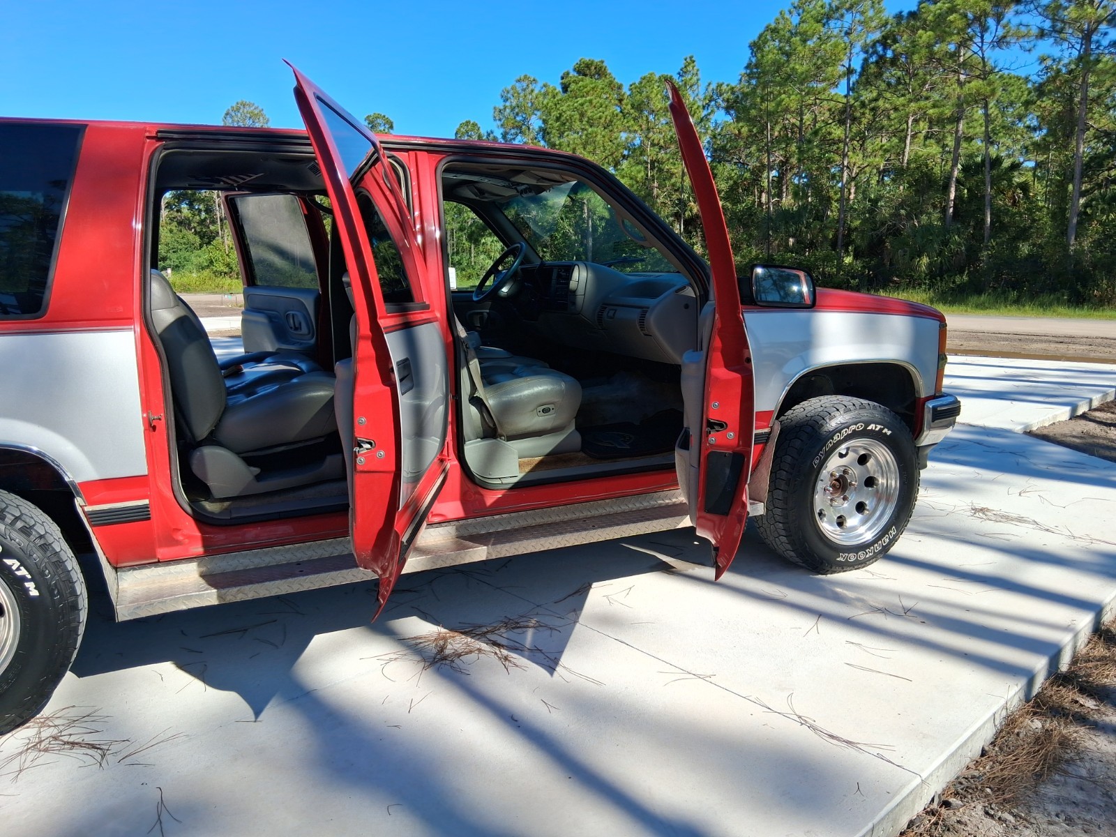Chevrolet-Suburban-1995-SUV-28