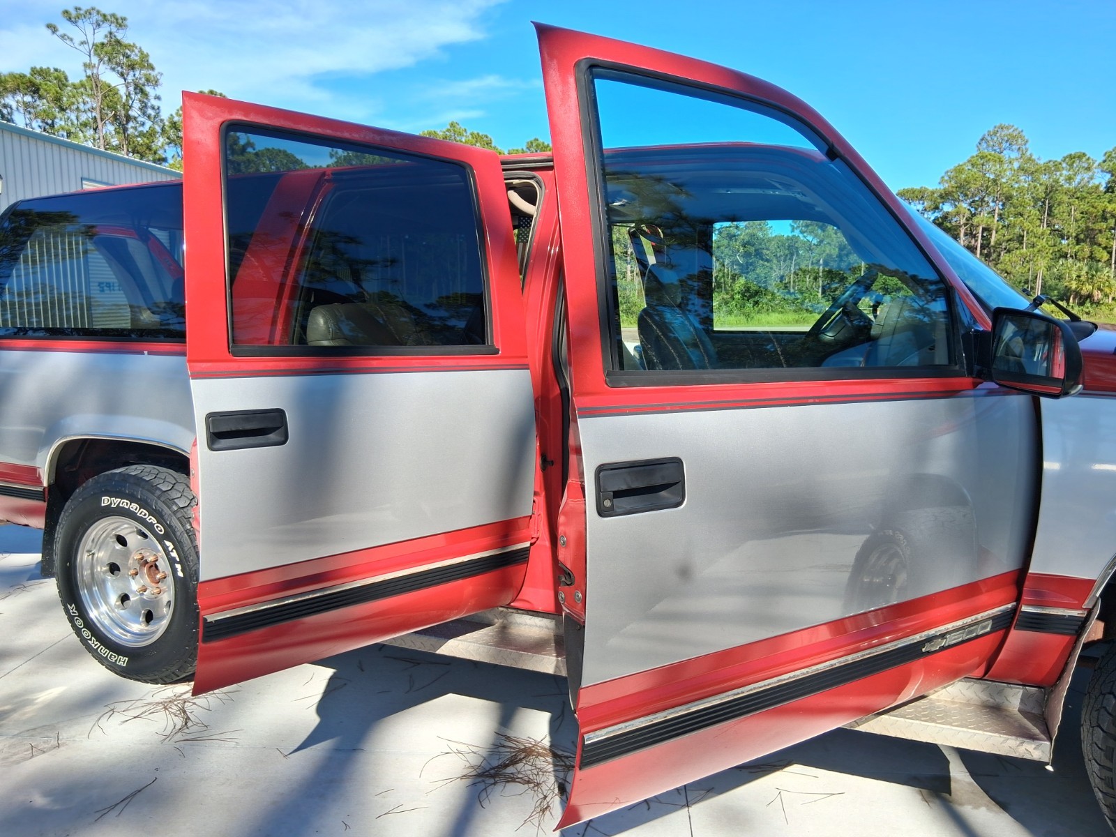 Chevrolet-Suburban-1995-SUV-30